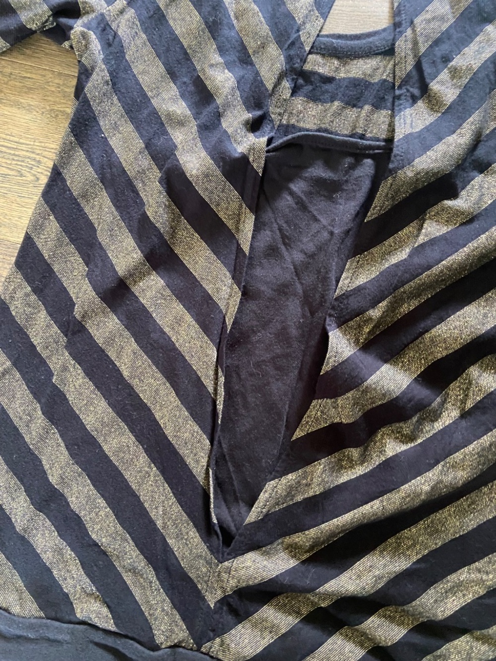 EUC: Vintage Y2K Union Bay Black & Shimmering Gold Striped Top w/ Keyhole Back M - Picture 10 of 13
